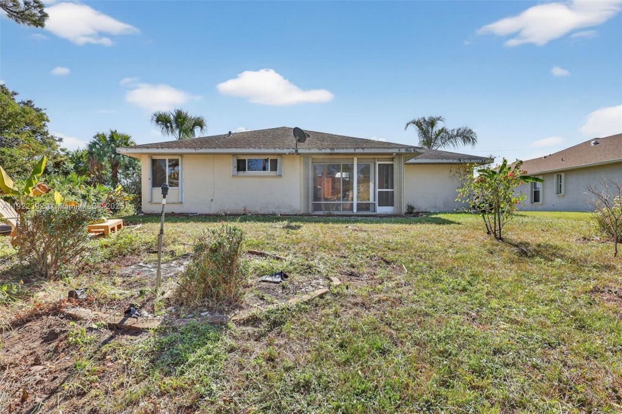 1833 SW Bellevue Ave, Port Saint Lucie, FL 34953 Photo