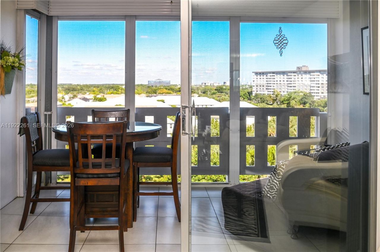 4330 Hillcrest Dr, Unit 804, Hollywood, FL 33021 Photo