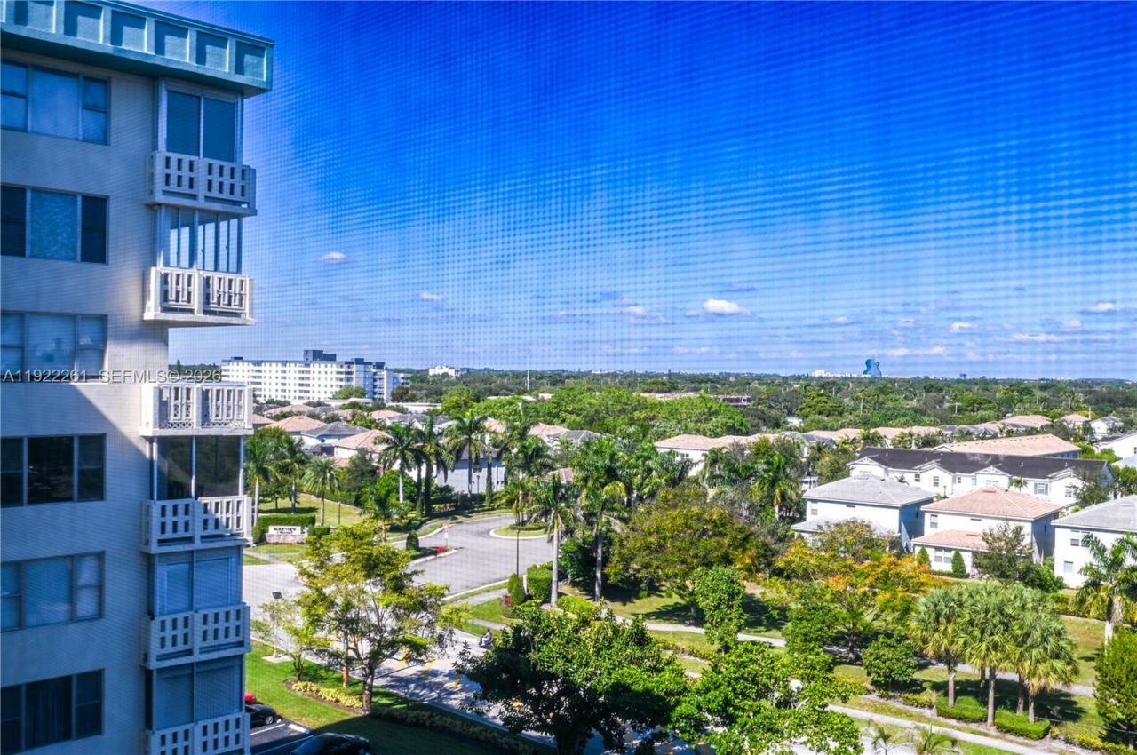 4330 Hillcrest Dr, Unit 804, Hollywood, FL 33021 Photo