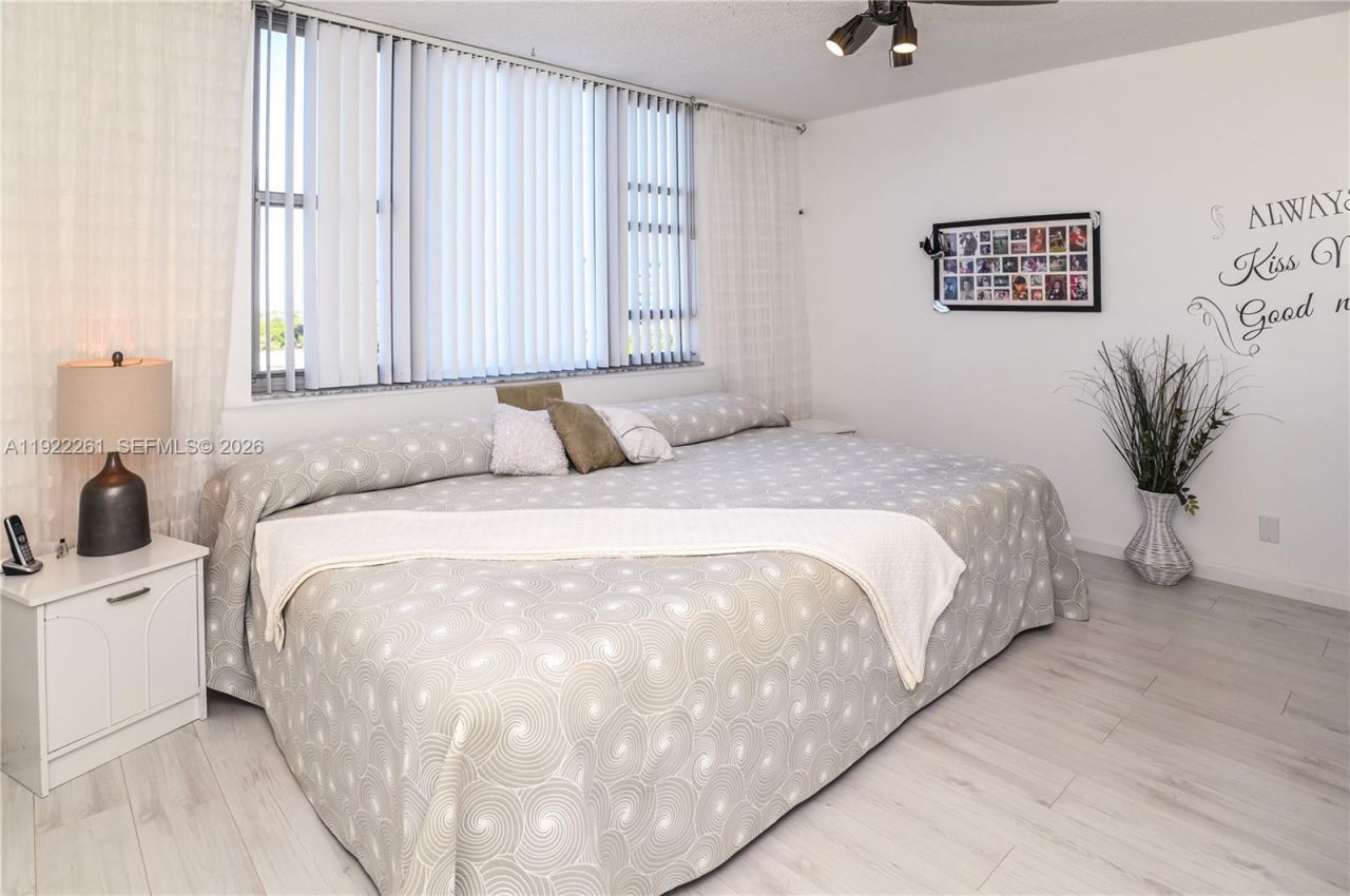 4330 Hillcrest Dr, Unit 804, Hollywood, FL 33021 Photo