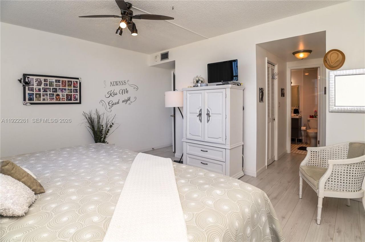 4330 Hillcrest Dr, Unit 804, Hollywood, FL 33021 Photo