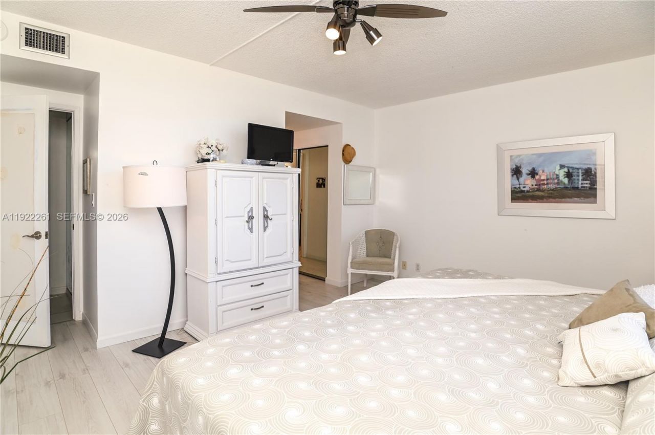 4330 Hillcrest Dr, Unit 804, Hollywood, FL 33021 Photo