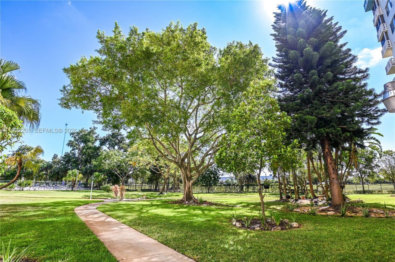 4330 Hillcrest Dr, Unit 804, Hollywood, FL 33021 Photo