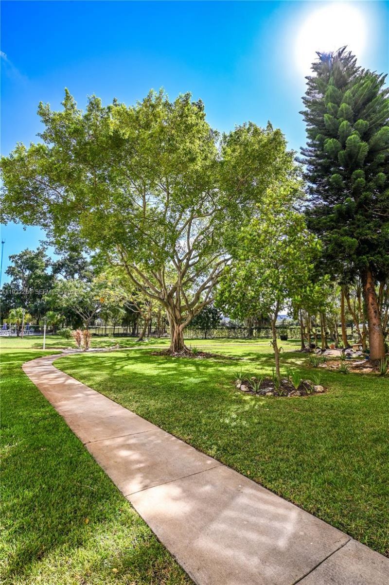 4330 Hillcrest Dr, Unit 804, Hollywood, FL 33021 Photo