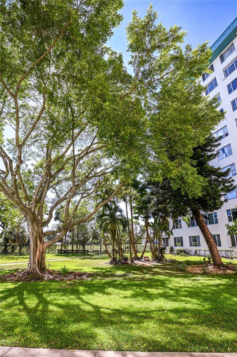 4330 Hillcrest Dr, Unit 804, Hollywood, FL 33021 Photo