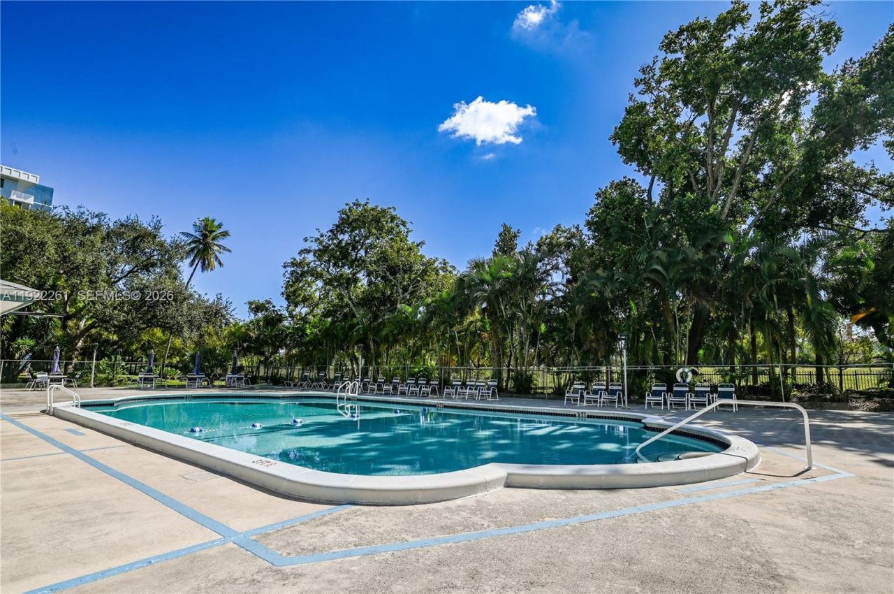 4330 Hillcrest Dr, Unit 804, Hollywood, FL 33021 Photo