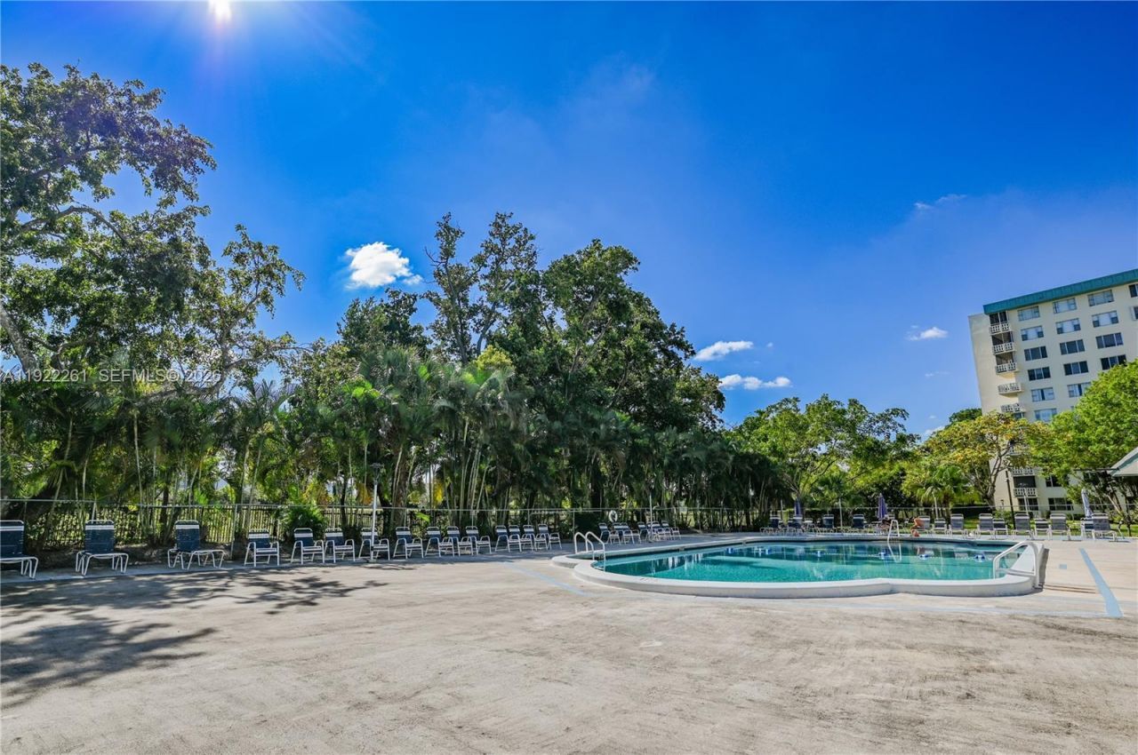 4330 Hillcrest Dr, Unit 804, Hollywood, FL 33021 Photo