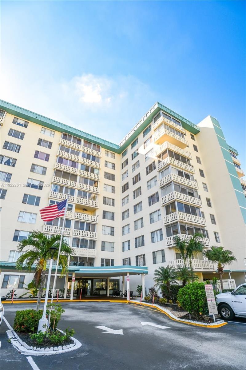 4330 Hillcrest Dr, Unit 804, Hollywood, FL 33021 Photo