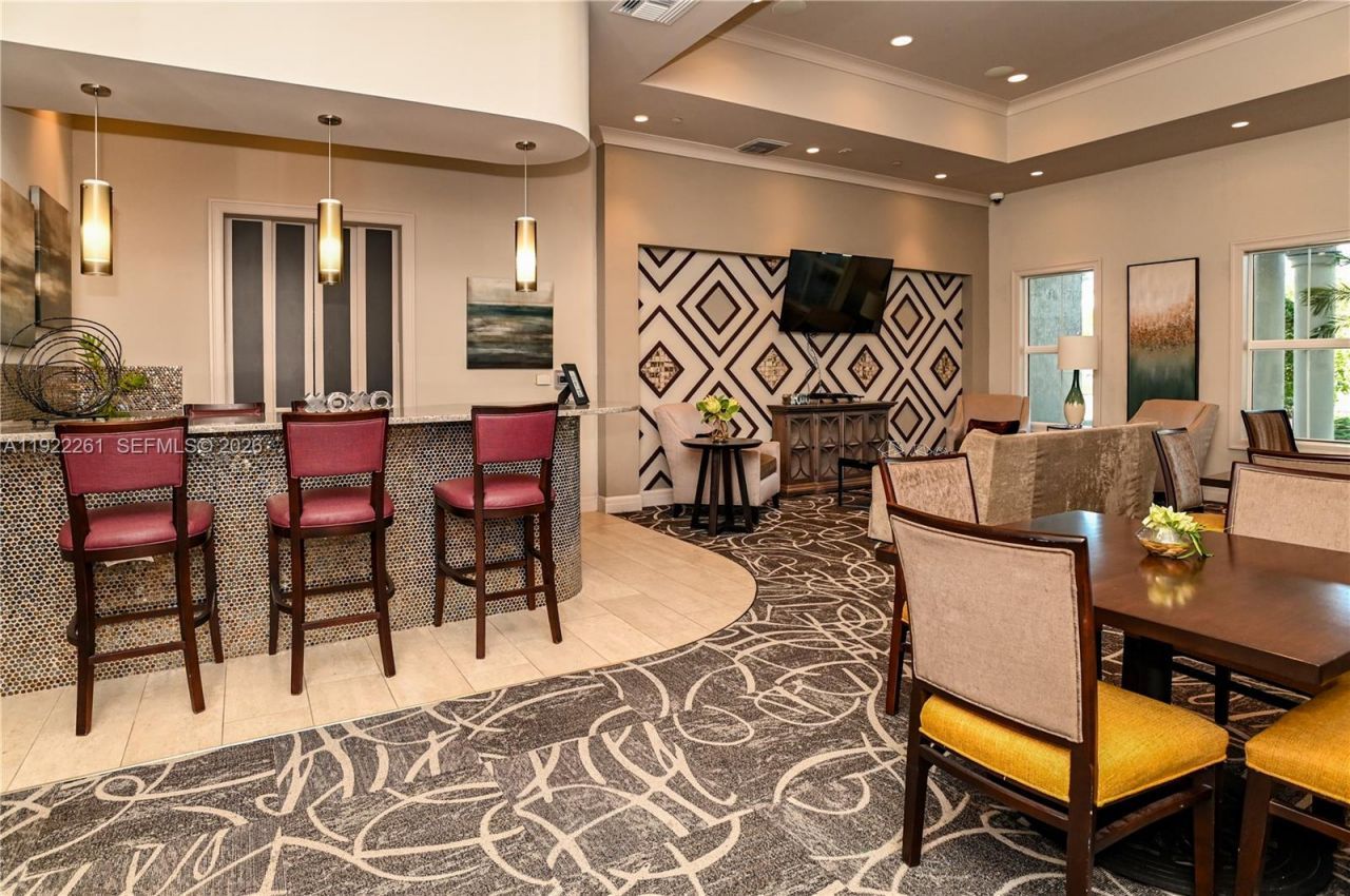 4330 Hillcrest Dr, Unit 804, Hollywood, FL 33021 Photo