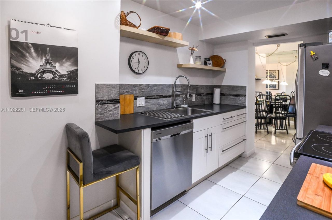 4330 Hillcrest Dr, Unit 804, Hollywood, FL 33021 Photo