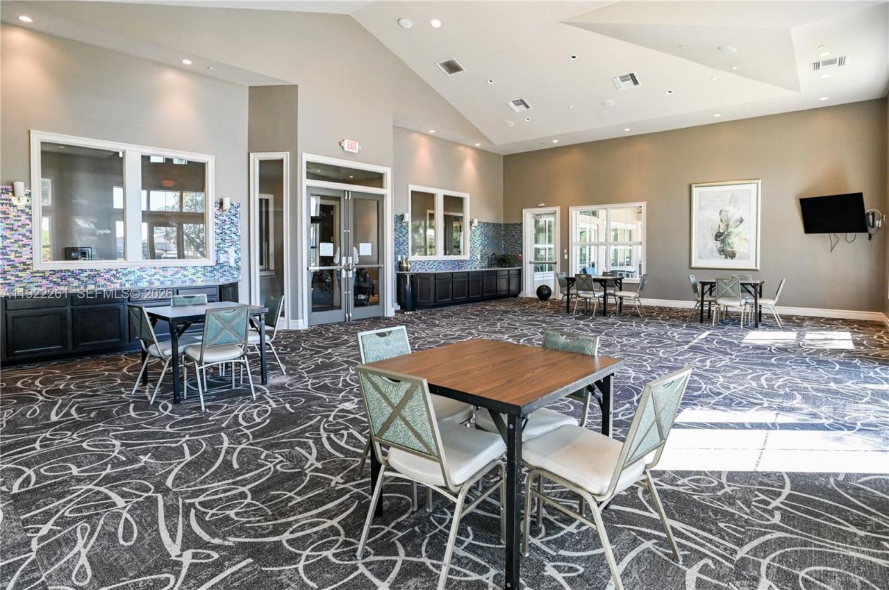 4330 Hillcrest Dr, Unit 804, Hollywood, FL 33021 Photo