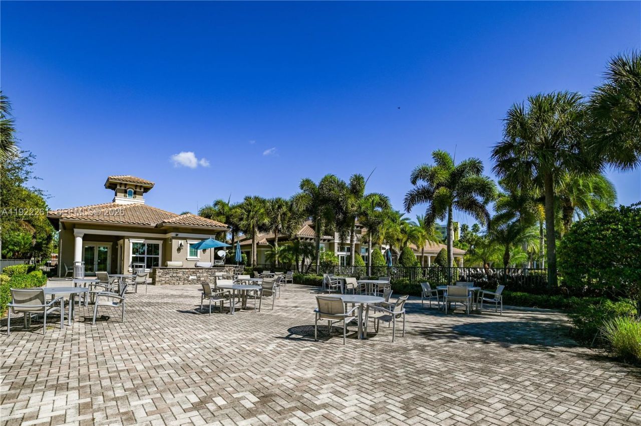 4330 Hillcrest Dr, Unit 804, Hollywood, FL 33021 Photo