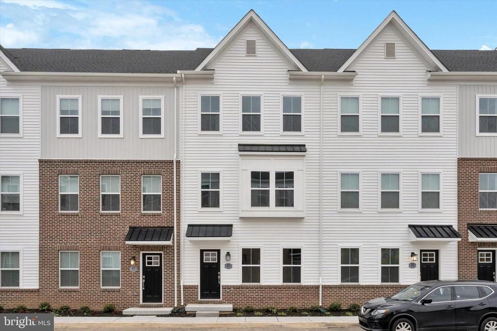 19 E Front Street, Bridgeport, PA 19405 Main Photo