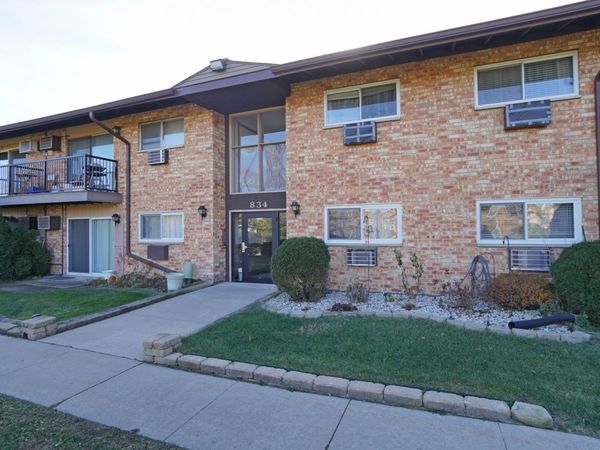 834 E Old Willow Road, Unit 209, Prospect Heights, IL 60070