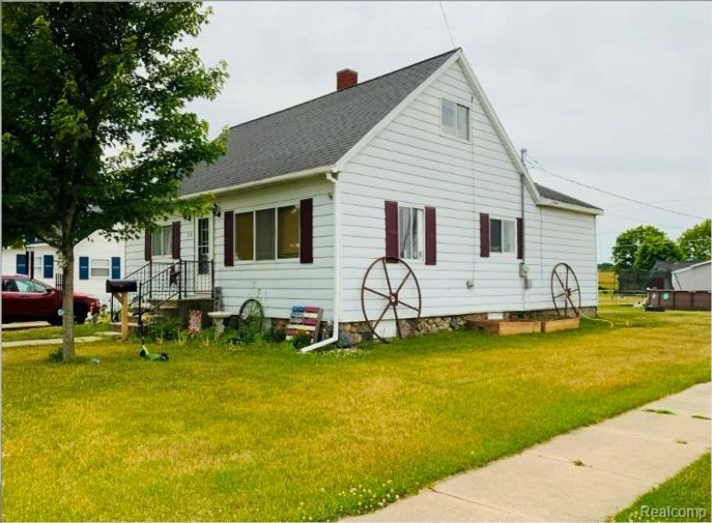 323 N Bankson Street, Saint Louis, MI 48880 Main Photo