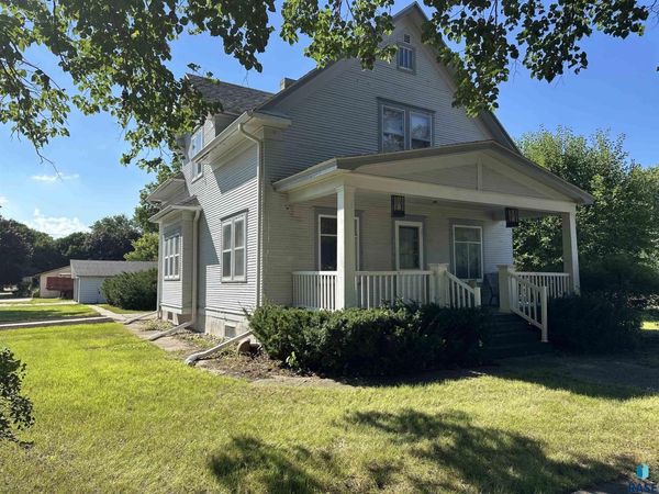 313 S Pearl St, Menno, SD 57045