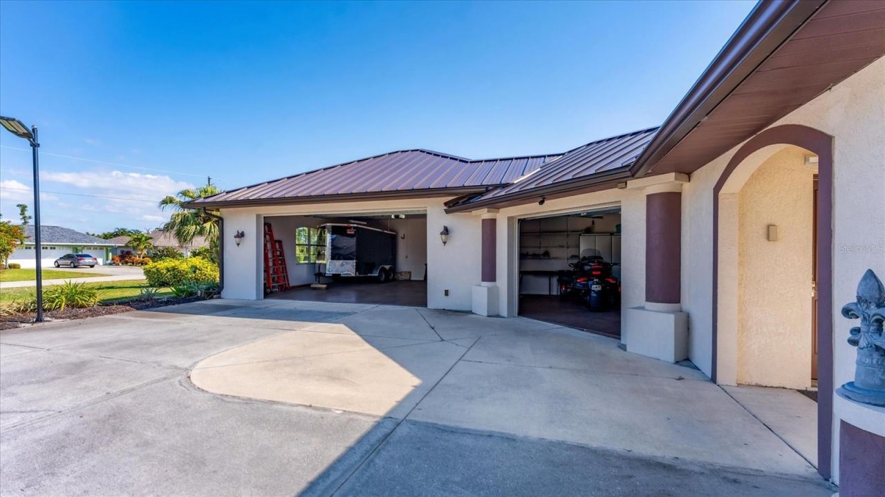 646 Boundary Boulevard, Rotonda West, FL 33947 Photo