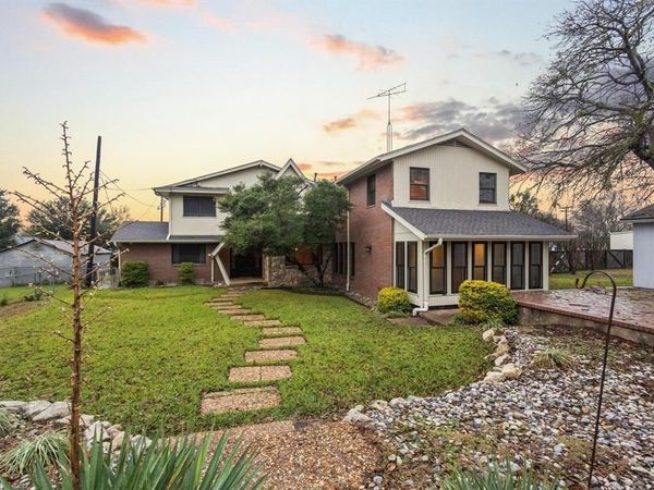 202 S Santa Fe Street, Wolfe City, TX 75496