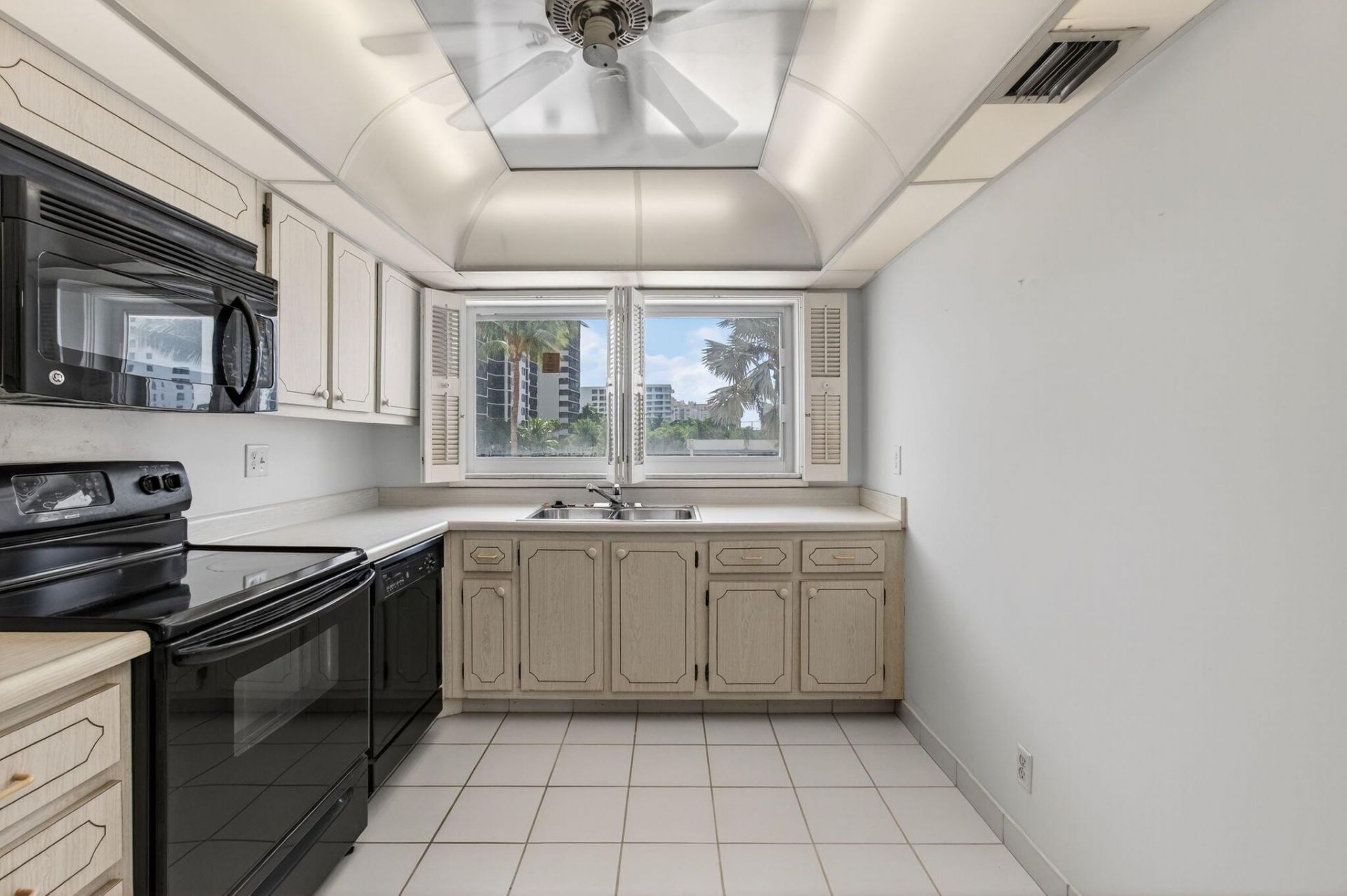 3300 S Ocean Boulevard, Unit 320-c, Highland Beach, FL 33487 Photo