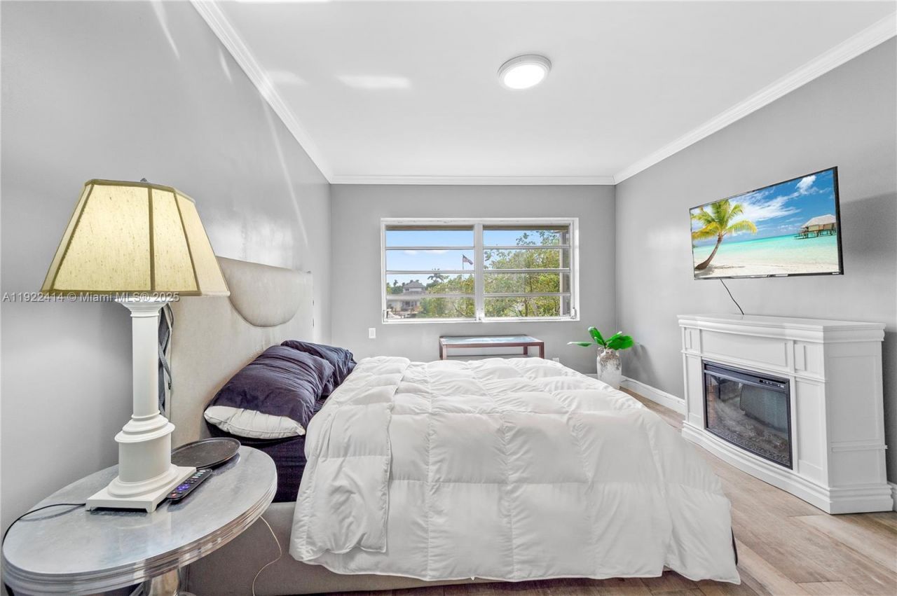 900 SW 12th St, Unit 206, Fort Lauderdale, FL 33315 Photo