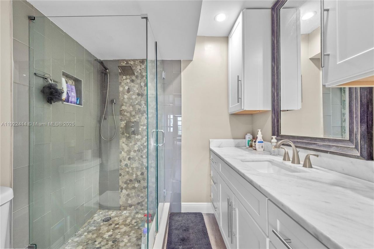 900 SW 12th St, Unit 206, Fort Lauderdale, FL 33315 Photo