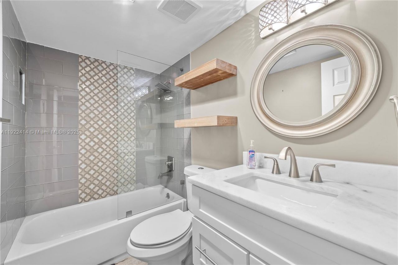 900 SW 12th St, Unit 206, Fort Lauderdale, FL 33315 Photo