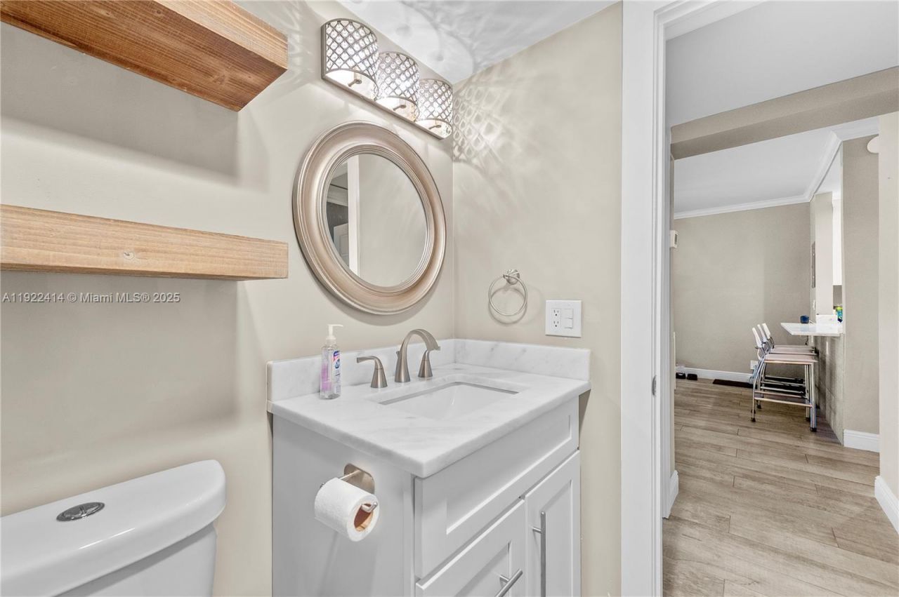 900 SW 12th St, Unit 206, Fort Lauderdale, FL 33315 Photo