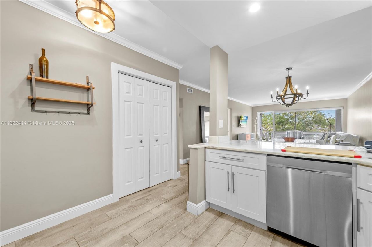 900 SW 12th St, Unit 206, Fort Lauderdale, FL 33315 Photo