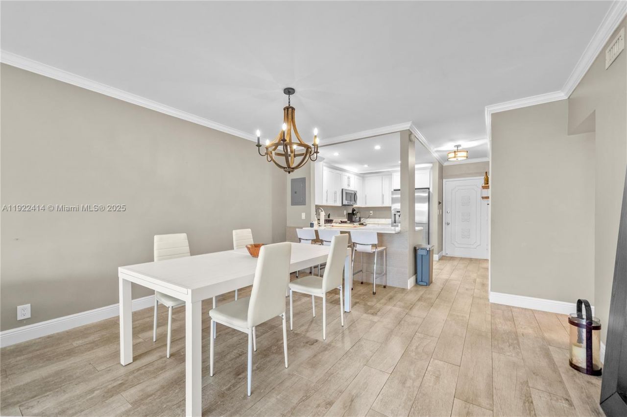 900 SW 12th St, Unit 206, Fort Lauderdale, FL 33315 Photo