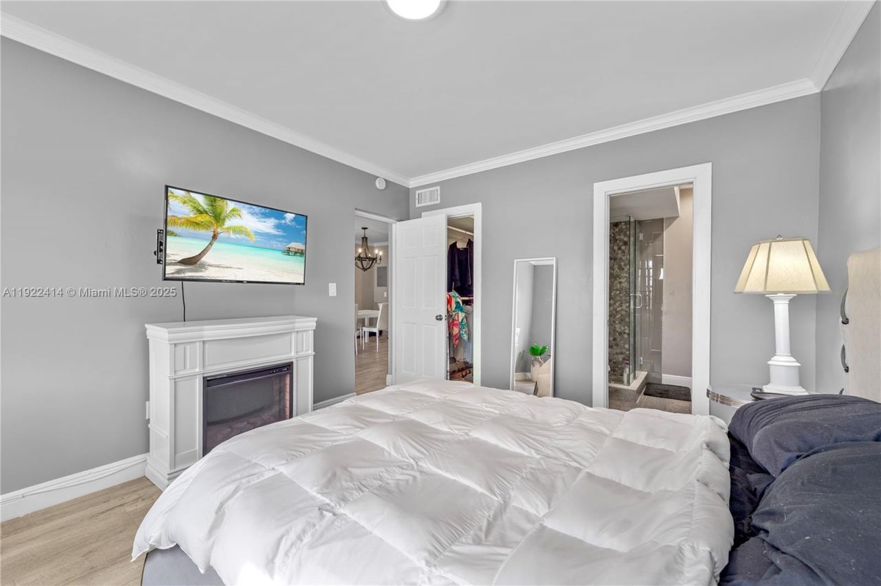 900 SW 12th St, Unit 206, Fort Lauderdale, FL 33315 Photo