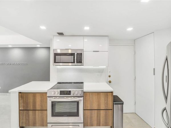 999 Brickell Bay Dr, Unit 711, Miami, FL 33131