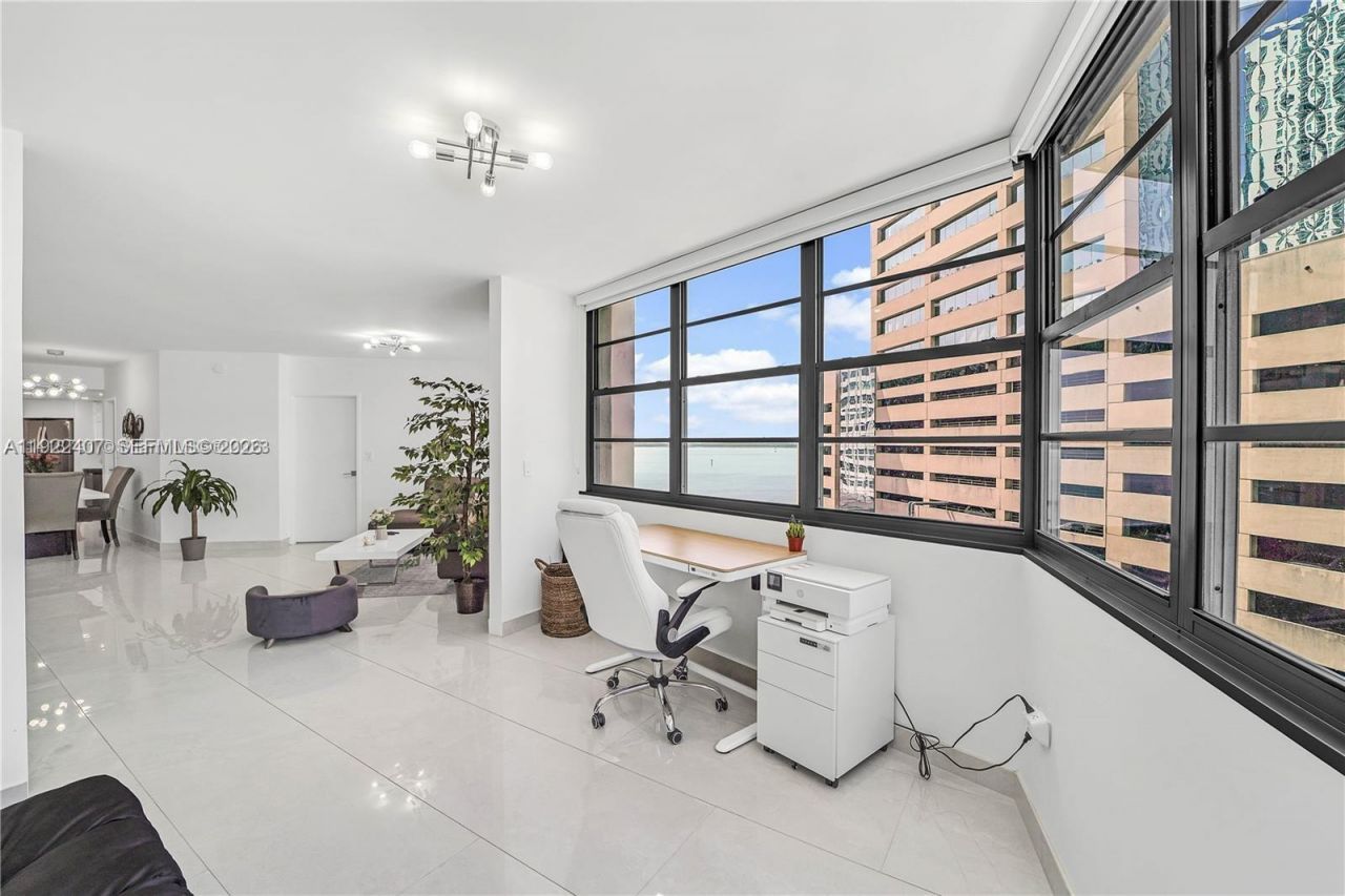 999 Brickell Bay Dr, Unit 711, Miami, FL 33131 Photo
