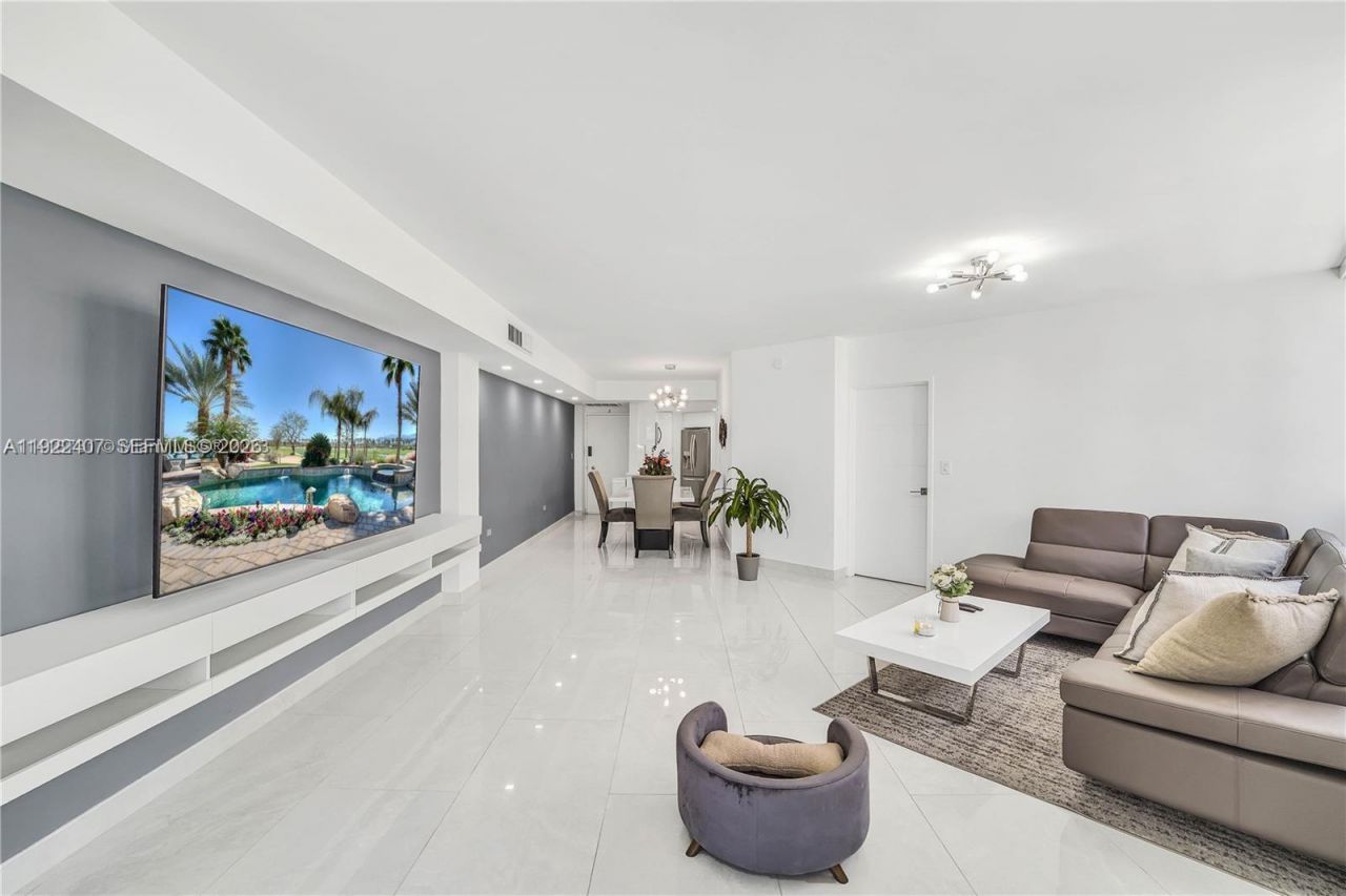 999 Brickell Bay Dr, Unit 711, Miami, FL 33131 Photo