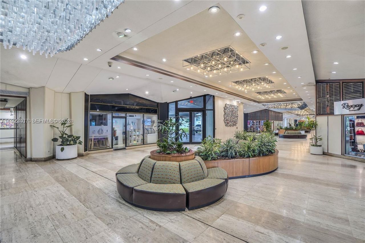 999 Brickell Bay Dr, Unit 711, Miami, FL 33131 Photo