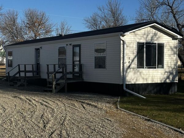 106 W Skinner St, Akaska, SD 57420