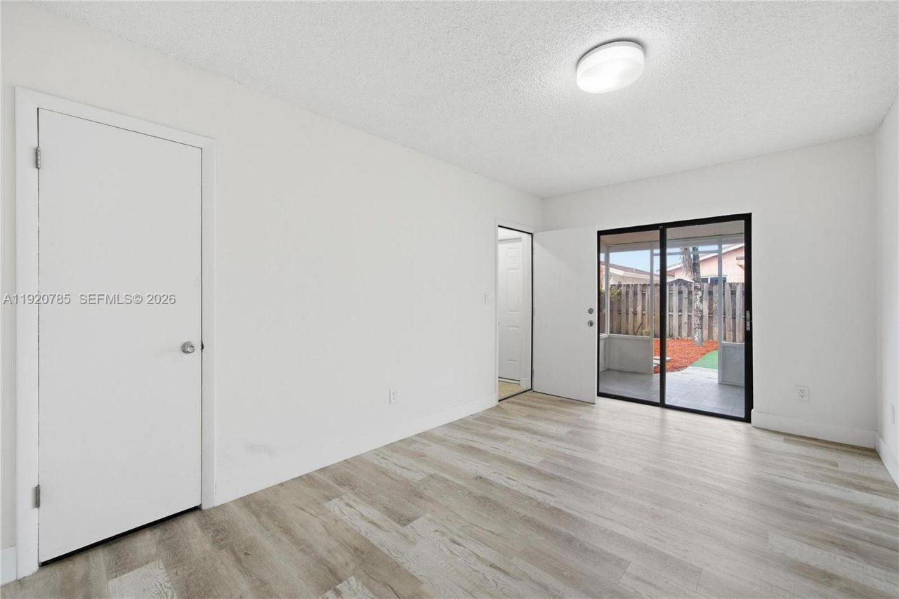 1281 W 42nd St, Hialeah, FL 33012 Photo