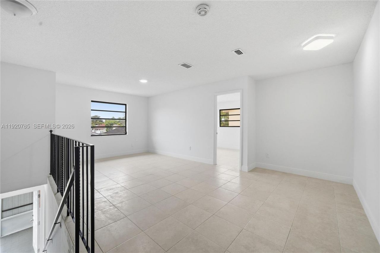 1281 W 42nd St, Hialeah, FL 33012 Photo