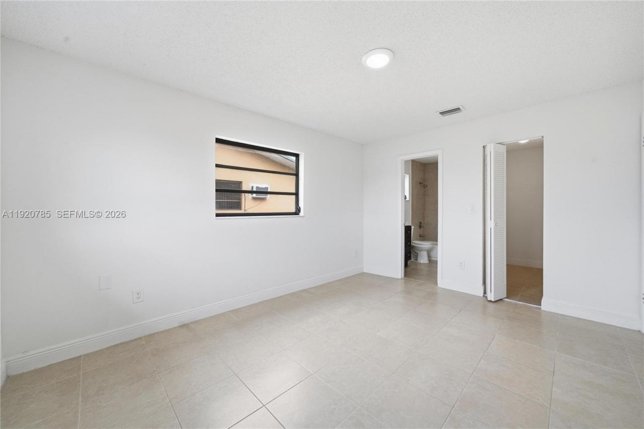 1281 W 42nd St, Hialeah, FL 33012 Photo