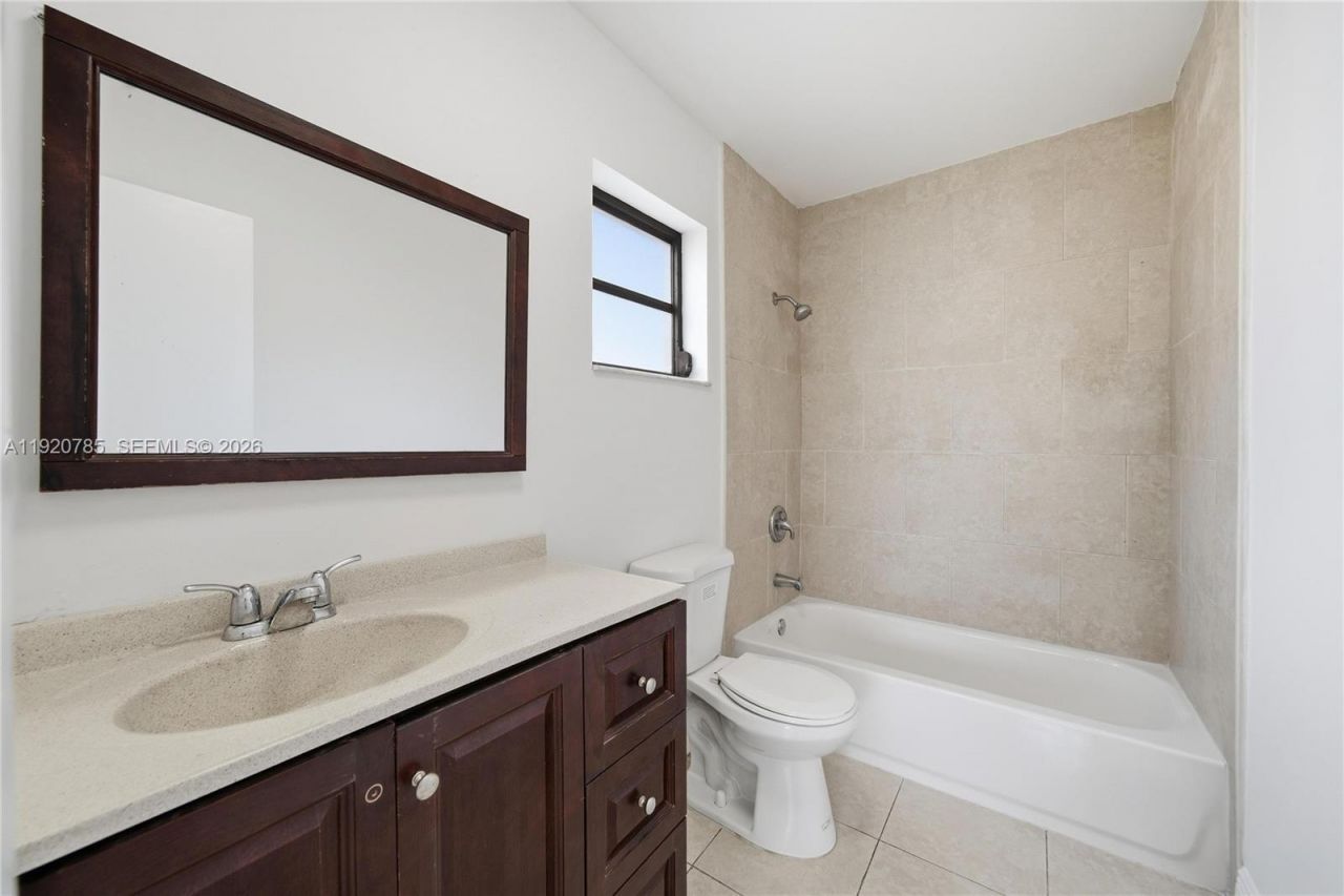 1281 W 42nd St, Hialeah, FL 33012 Photo