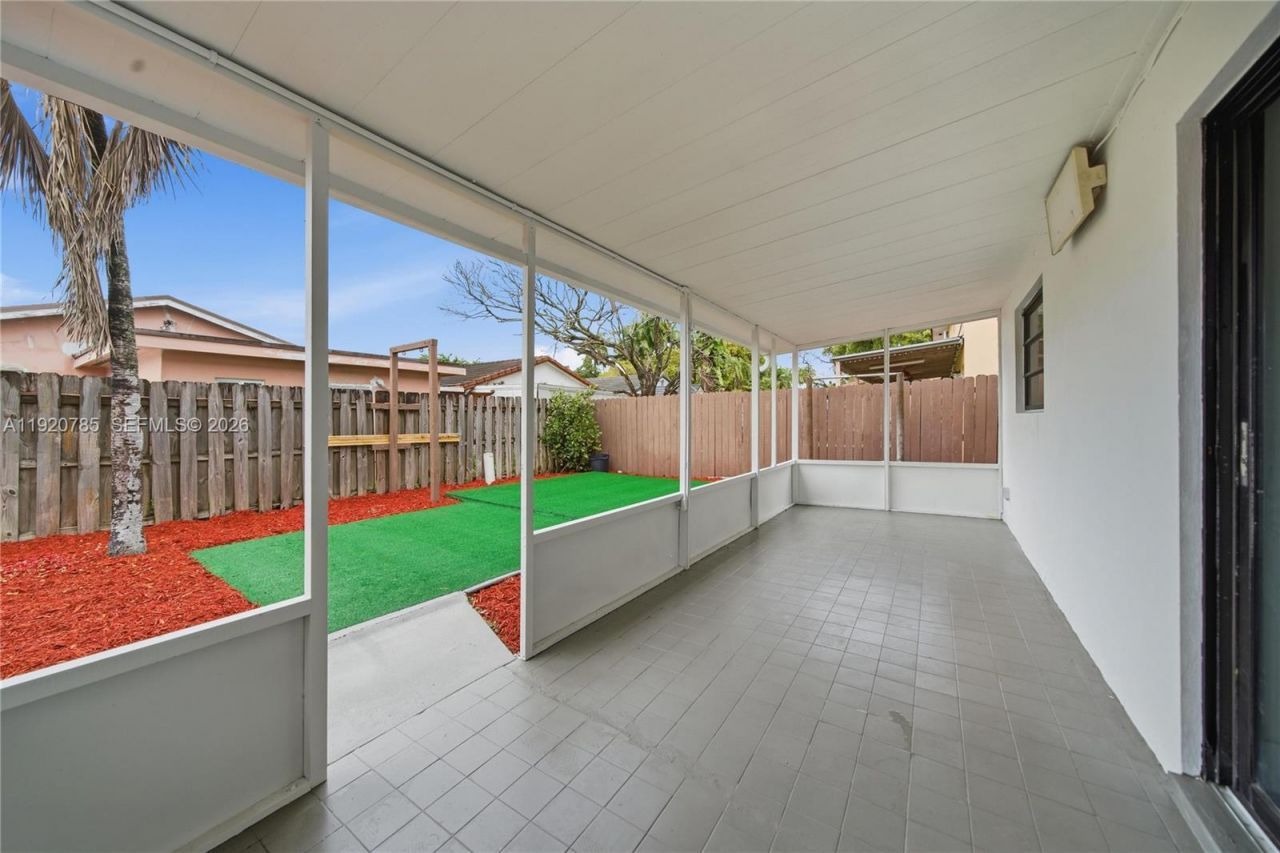 1281 W 42nd St, Hialeah, FL 33012 Photo