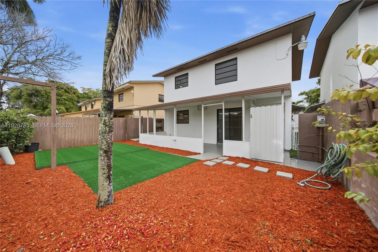 1281 W 42nd St, Hialeah, FL 33012 Photo