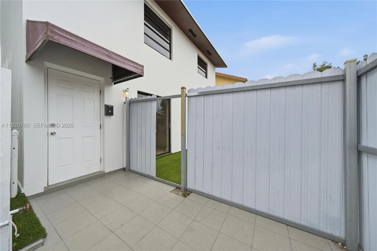 1281 W 42nd St, Hialeah, FL 33012 Photo