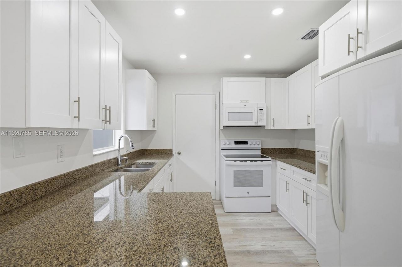 1281 W 42nd St, Hialeah, FL 33012 Photo