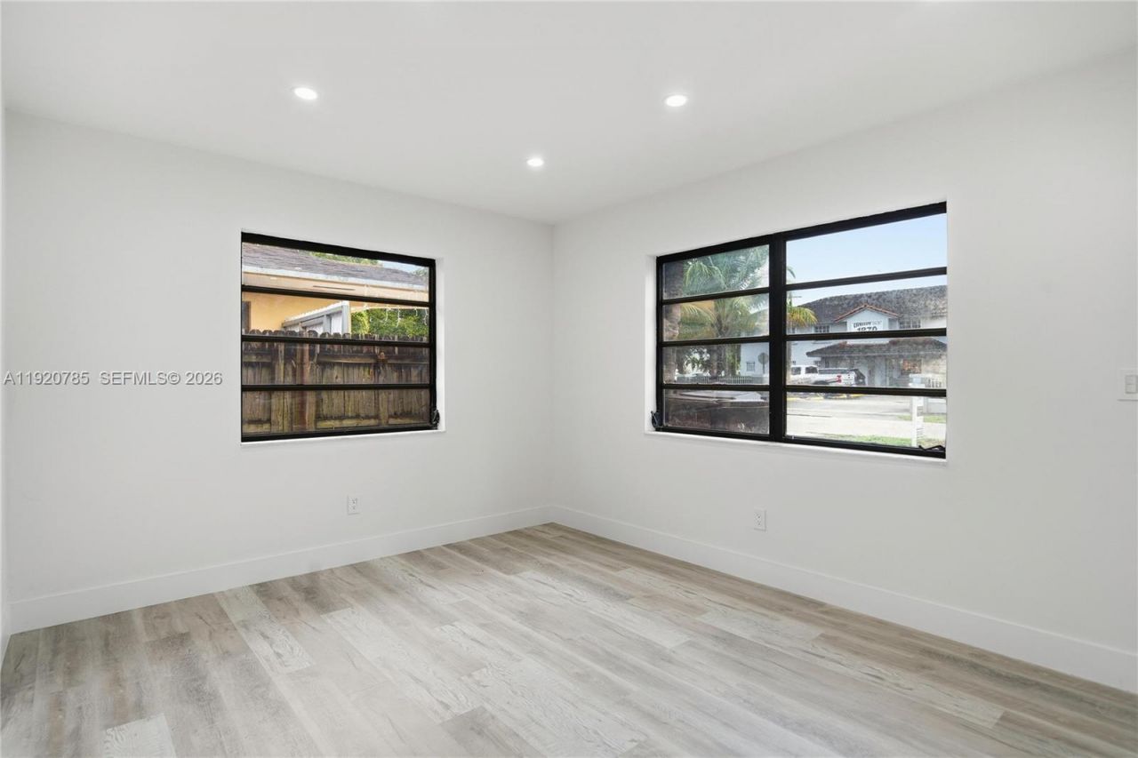 1281 W 42nd St, Hialeah, FL 33012 Photo