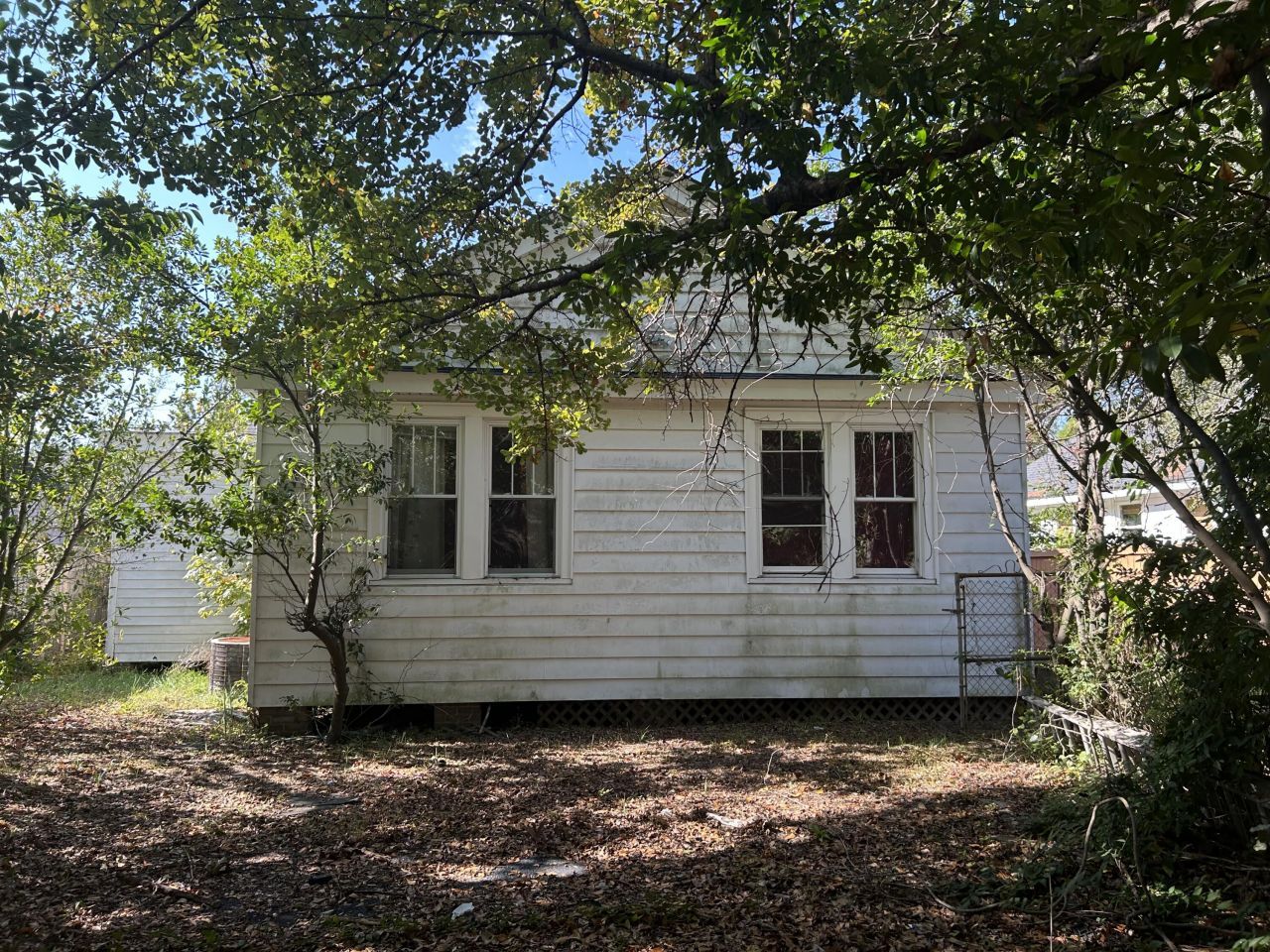 872 Ashley Avenue Photo 4