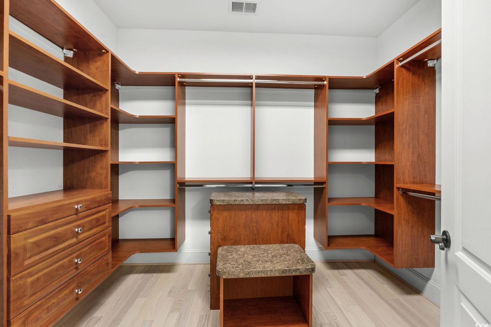 302 Kingston Rd. Photo 22