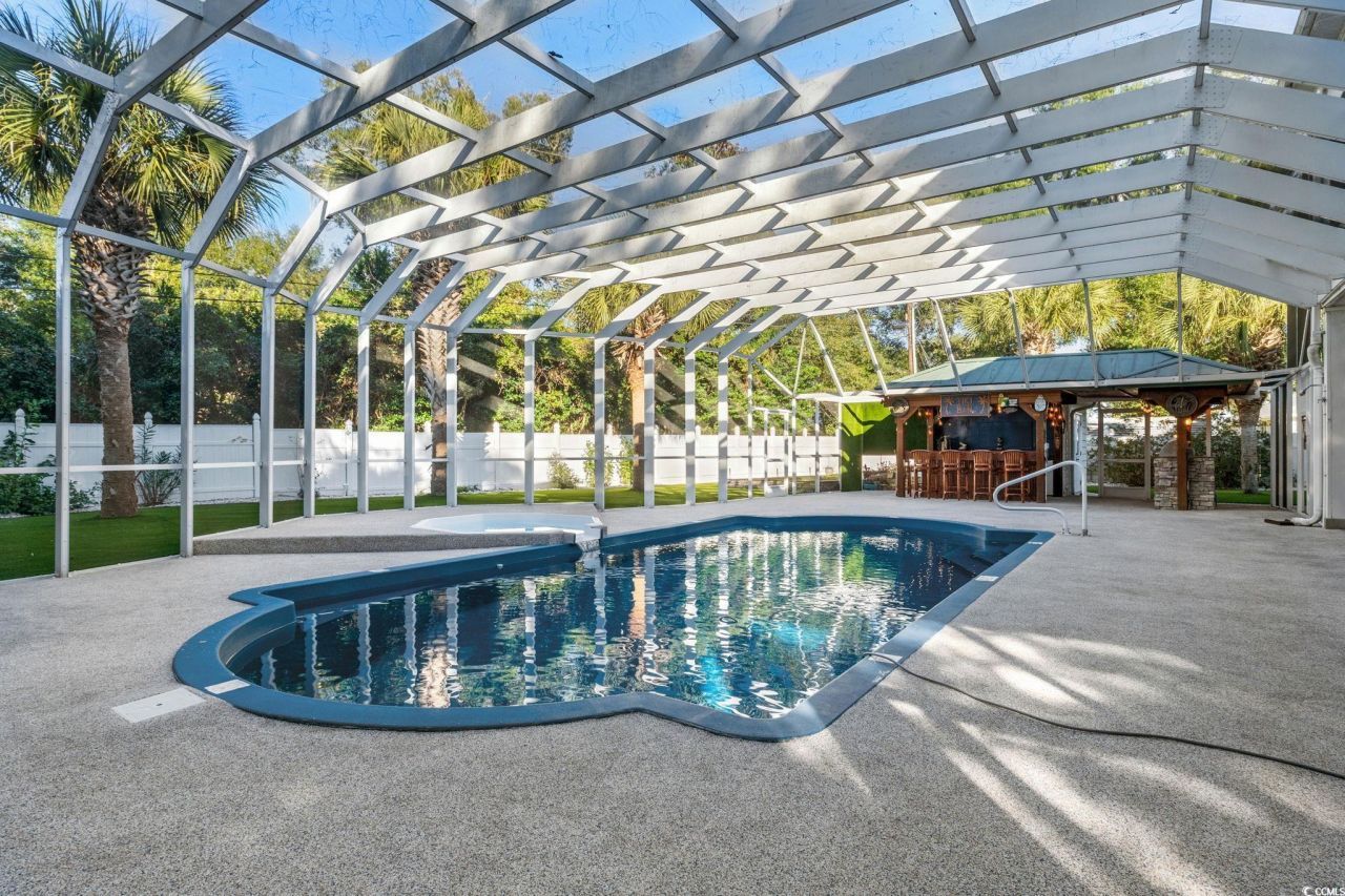 302 Kingston Rd. Photo 4