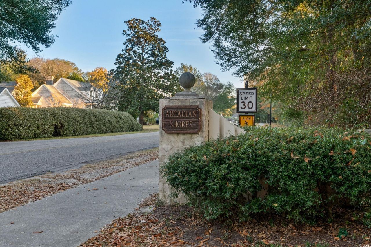 302 Kingston Rd. Photo 40