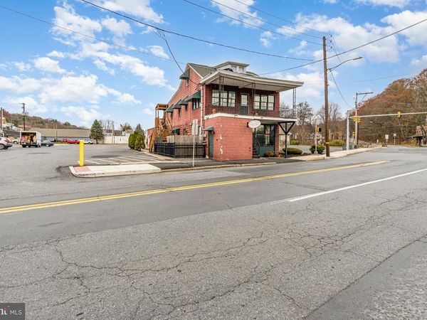 18 E SUNBURY STREET, MINERSVILLE, PA 17954