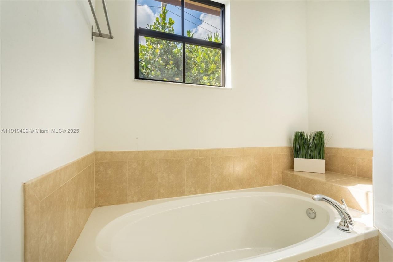 4816 NW 56th Ct, Tamarac, FL 33319 Photo